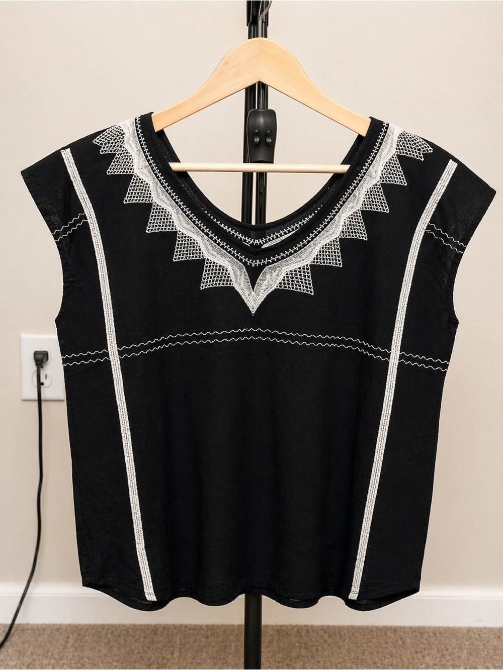 Womens Black Embroidered V-Neck Crop Top - Black and White Size M/L